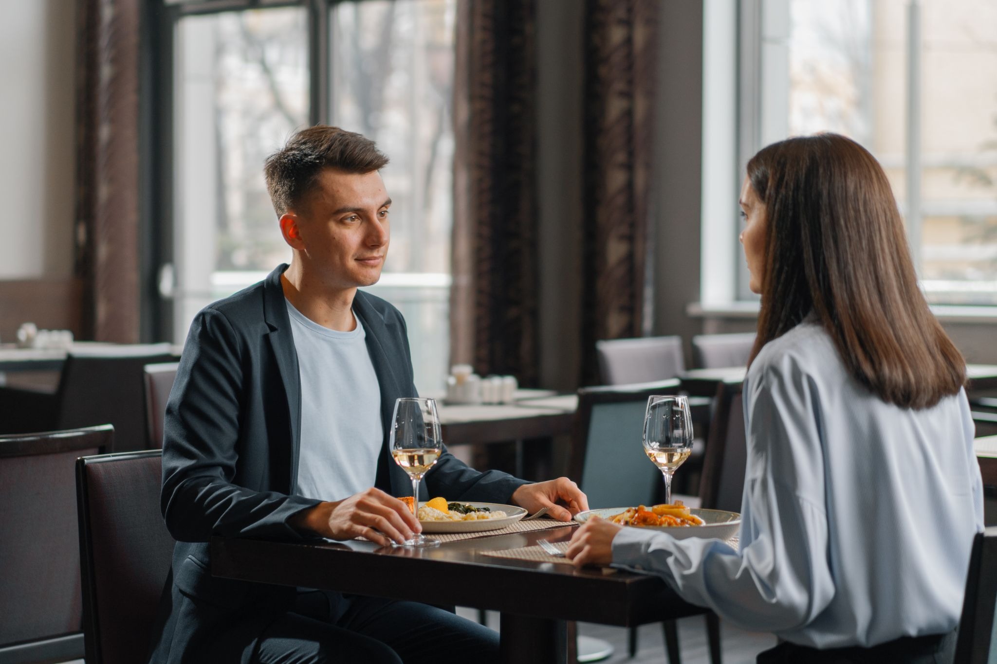 romantic restaurant features