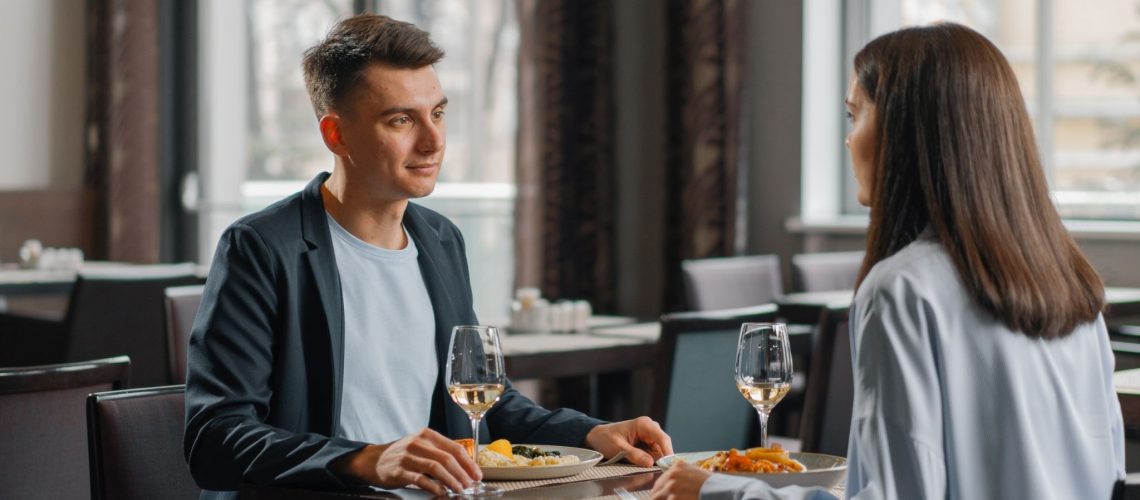 romantic restaurant features